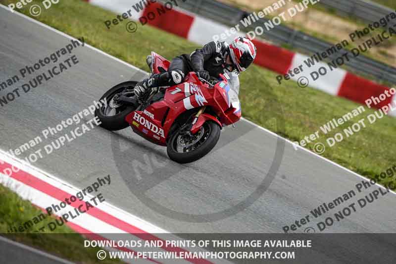 cadwell no limits trackday;cadwell park;cadwell park photographs;cadwell trackday photographs;enduro digital images;event digital images;eventdigitalimages;navarra;no limits trackdays;peter wileman photography;racing digital images;trackday digital images;trackday photos